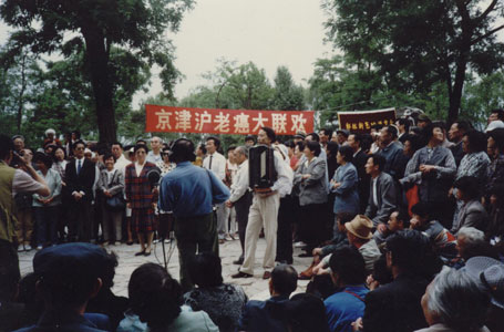 a picture of Walking Qigong gathering
